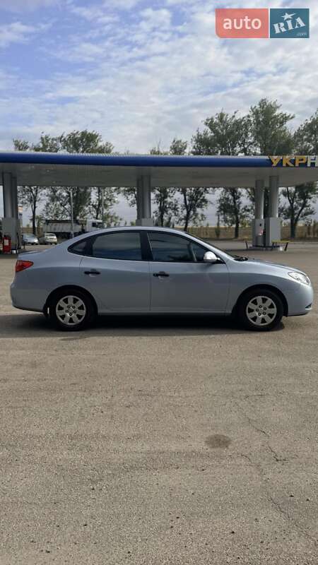 Седан Hyundai Elantra 2011 в Днепре