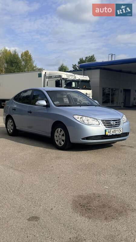 Седан Hyundai Elantra 2011 в Днепре