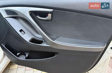 Седан Hyundai Elantra 2012 в 