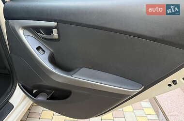 Седан Hyundai Elantra 2012 в 