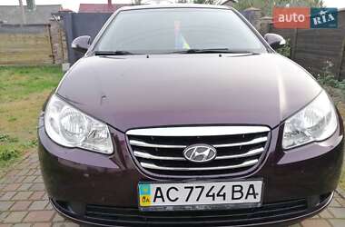 Седан Hyundai Elantra 2010 в Маневичах
