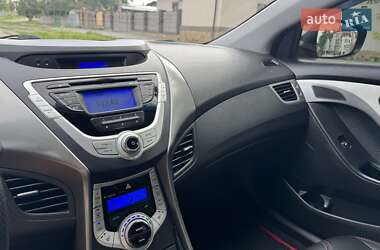 Седан Hyundai Elantra 2012 в 