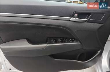 Седан Hyundai Elantra 2016 в 