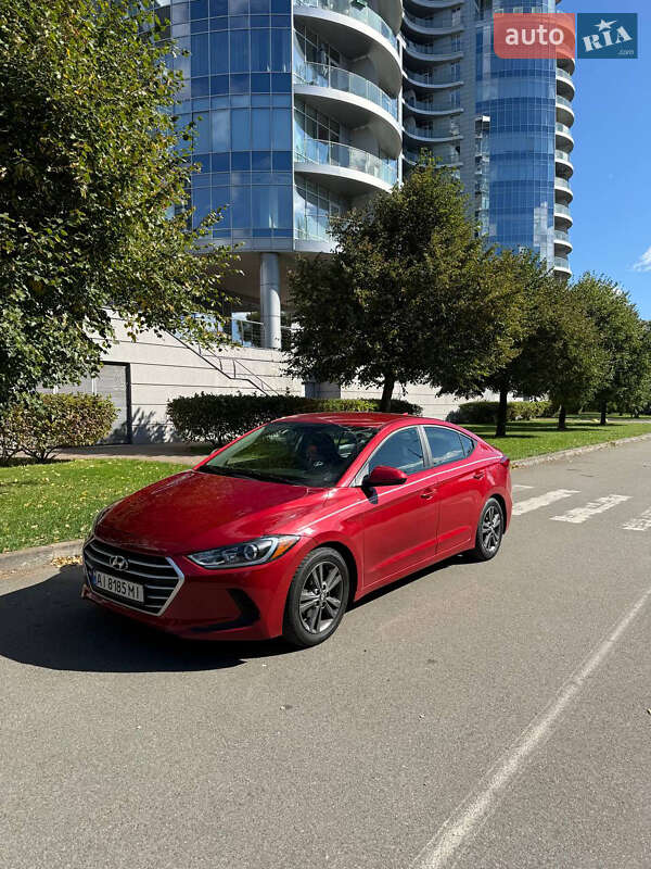 Седан Hyundai Elantra 2016 в Киеве