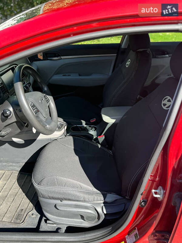 Седан Hyundai Elantra 2016 в Киеве