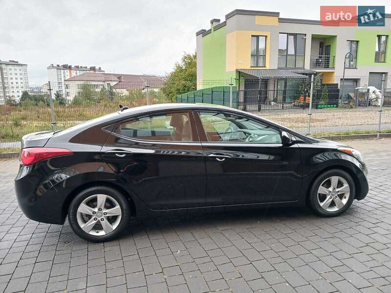 Седан Hyundai Elantra 2012 в Ивано-Франковске
