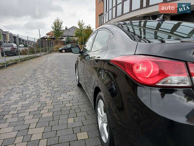 Седан Hyundai Elantra 2012 в Ивано-Франковске