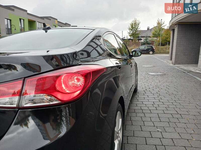 Седан Hyundai Elantra 2012 в Ивано-Франковске