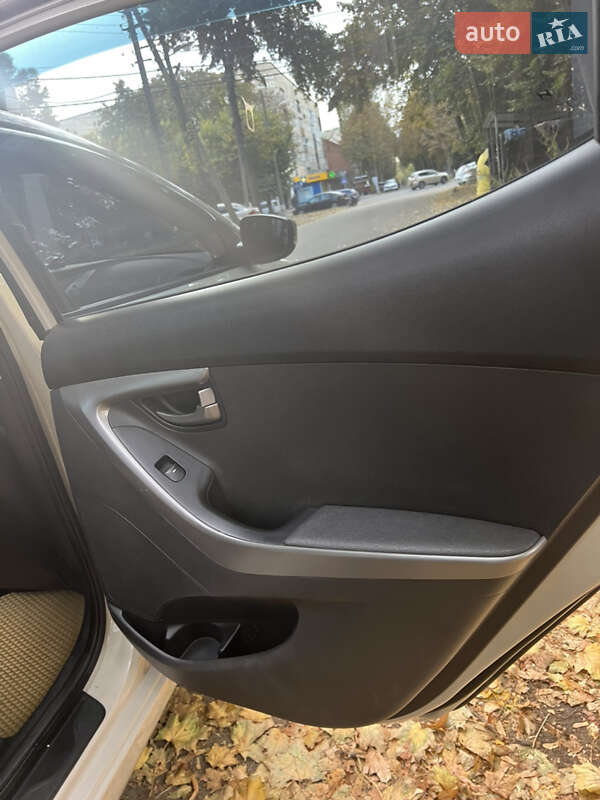 Седан Hyundai Elantra 2012 в Киеве фото 23 Седан Hyundai Elantra 2012 в Киеве