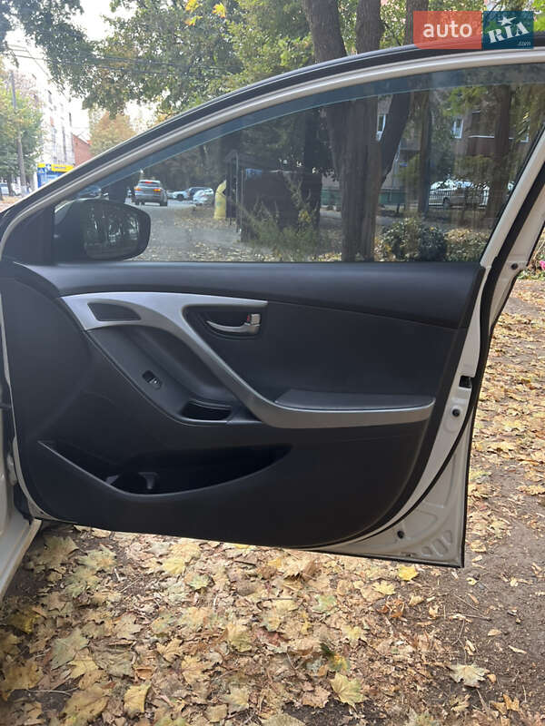Седан Hyundai Elantra 2012 в Киеве фото 28 Седан Hyundai Elantra 2012 в Киеве