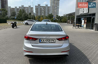 Седан Hyundai Elantra 2017 в 