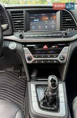Седан Hyundai Elantra 2017 в 