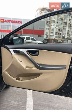 Седан Hyundai Elantra 2012 в 