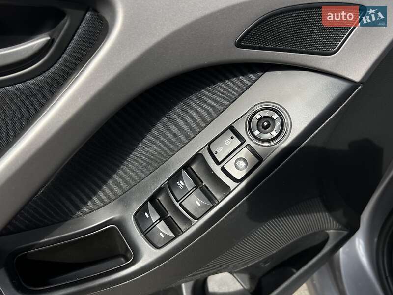 Седан Hyundai Elantra 2013 в Богуславе