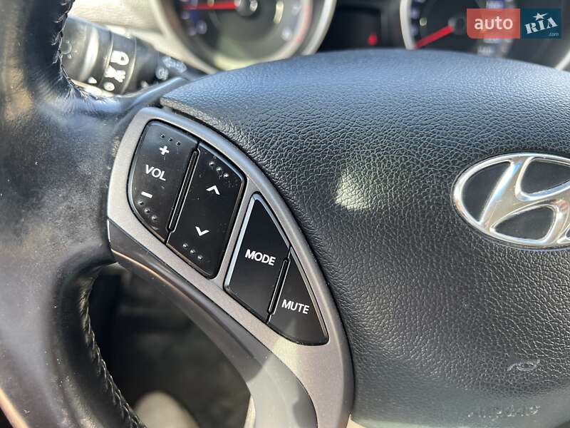 Седан Hyundai Elantra 2013 в Богуславе