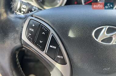 Седан Hyundai Elantra 2013 в 