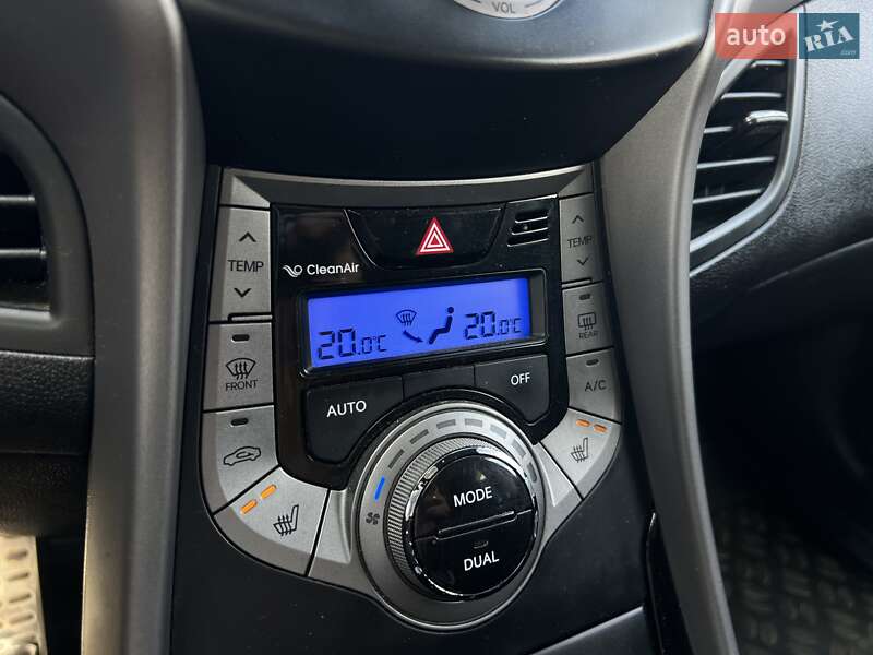 Седан Hyundai Elantra 2013 в Богуславе