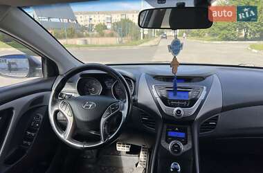 Седан Hyundai Elantra 2013 в 