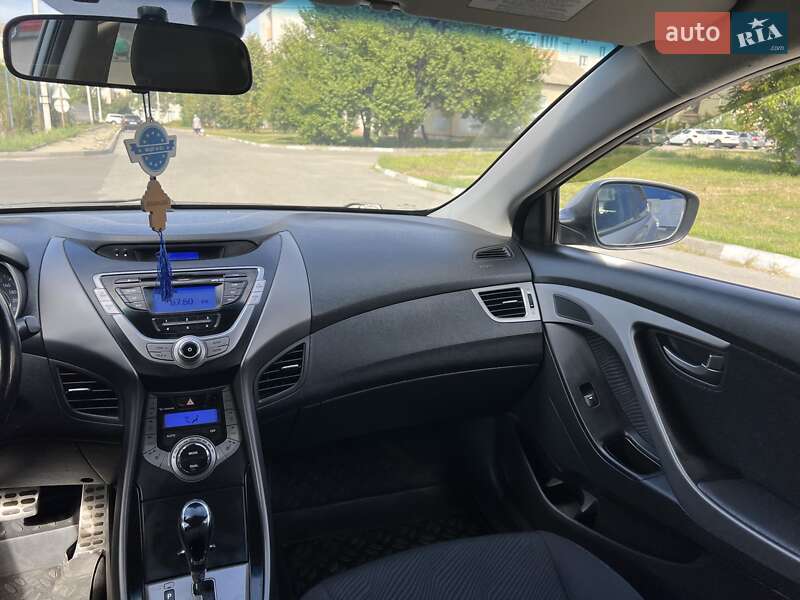 Седан Hyundai Elantra 2013 в Богуславе