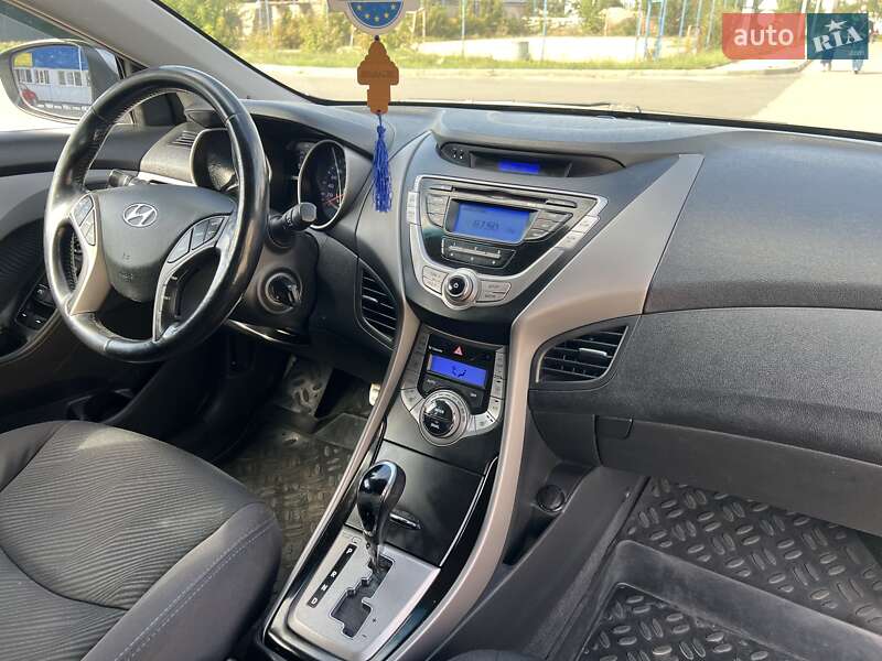 Седан Hyundai Elantra 2013 в Богуславе