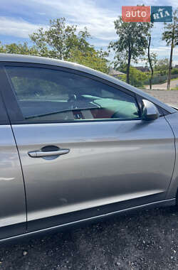 Седан Hyundai Elantra 2018 в 