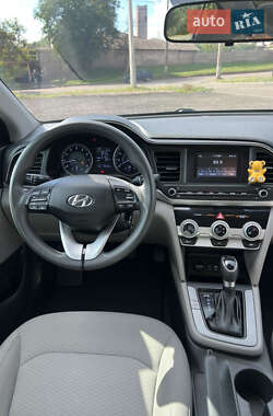 Седан Hyundai Elantra 2018 в 