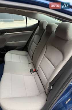 Седан Hyundai Elantra 2018 в 