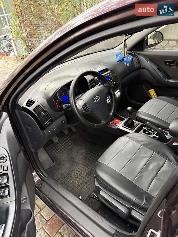 Седан Hyundai Elantra 2008 в Овидиополе
