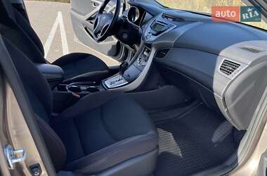 Седан Hyundai Elantra 2012 в 