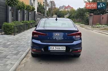 Седан Hyundai Elantra 2018 в 