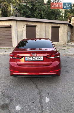 Седан Hyundai Elantra 2017 в 