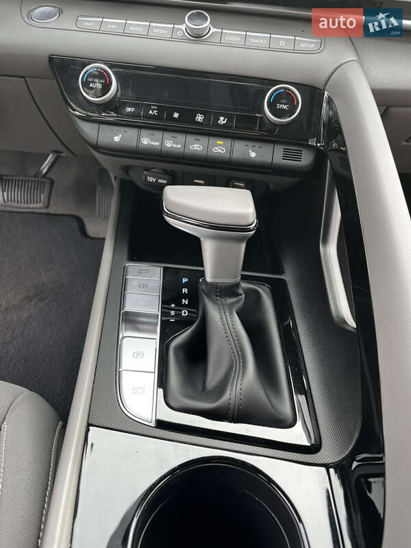 Седан Hyundai Elantra 2023 в Киеве