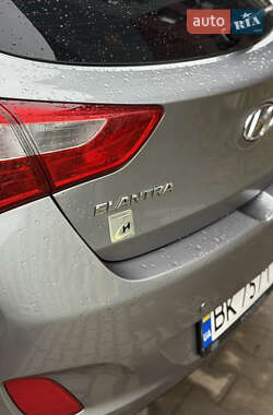 Хэтчбек Hyundai Elantra 2013 в 