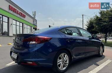 Седан Hyundai Elantra 2019 в Киеве
