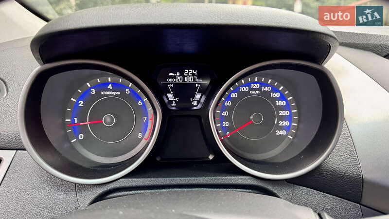 Седан Hyundai Elantra 2013 в Чернівцях