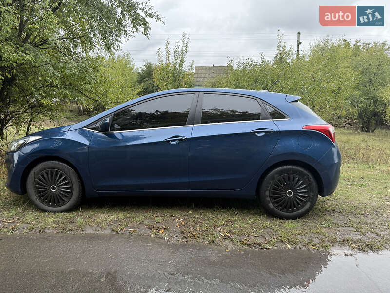 Хэтчбек Hyundai Elantra 2015 в Тальном