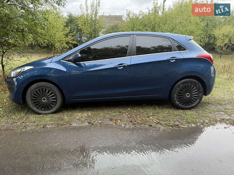 Хэтчбек Hyundai Elantra 2015 в Тальном