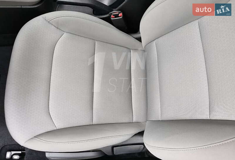Седан Hyundai Elantra 2018 в Киеве
