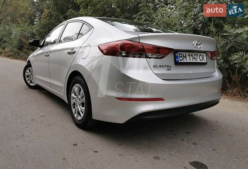 Седан Hyundai Elantra 2018 в Киеве