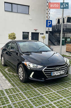 Седан Hyundai Elantra 2016 в Львові