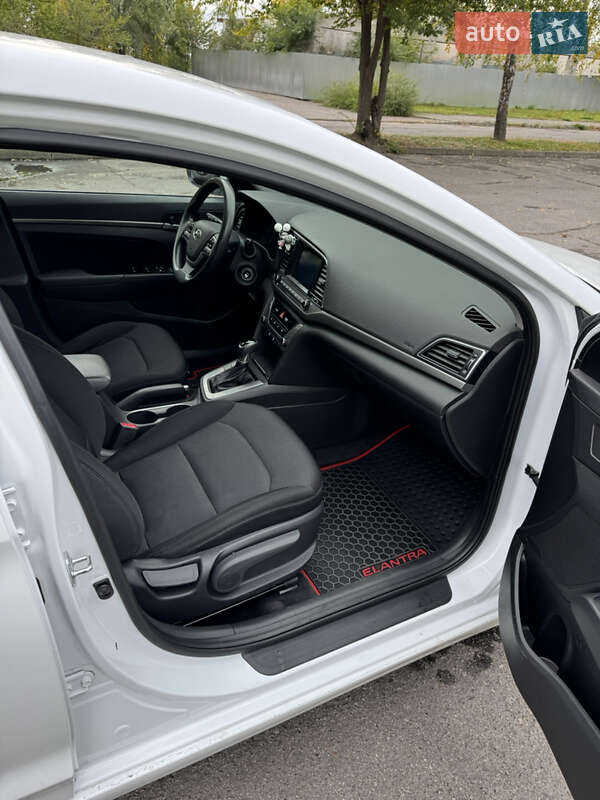 Седан Hyundai Elantra 2018 в Кременчуге