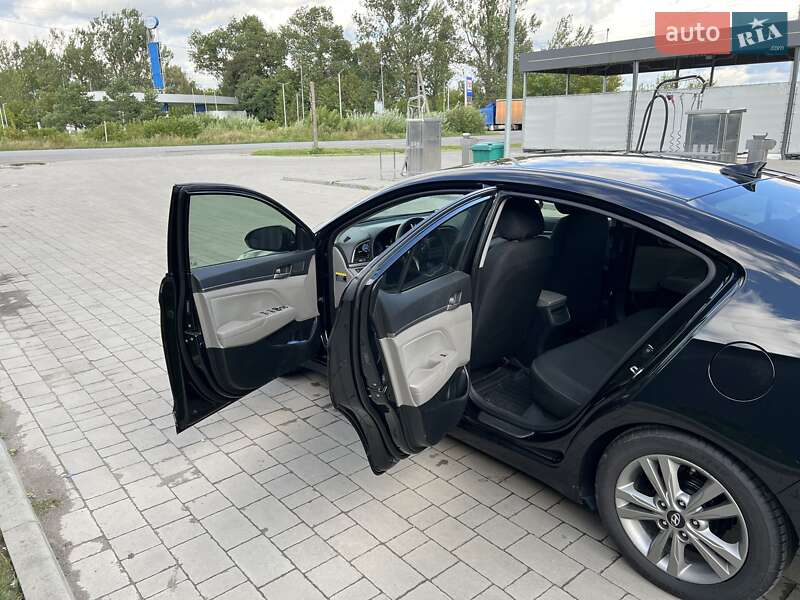 Седан Hyundai Elantra 2016 в Тернополе