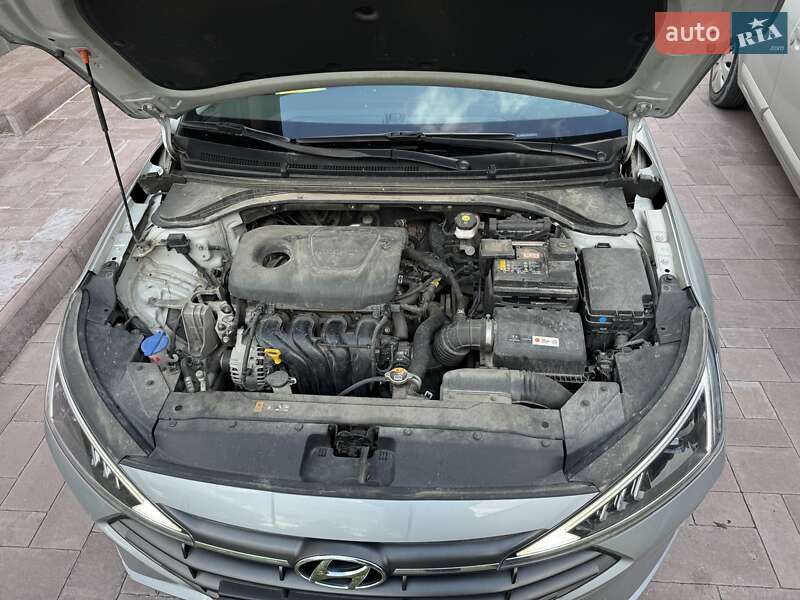 Седан Hyundai Elantra 2019 в Львові