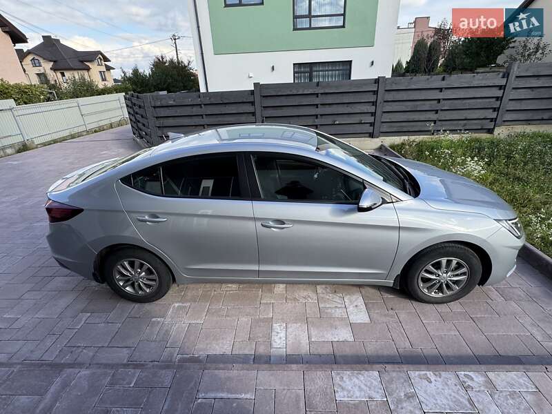 Седан Hyundai Elantra 2019 в Львові