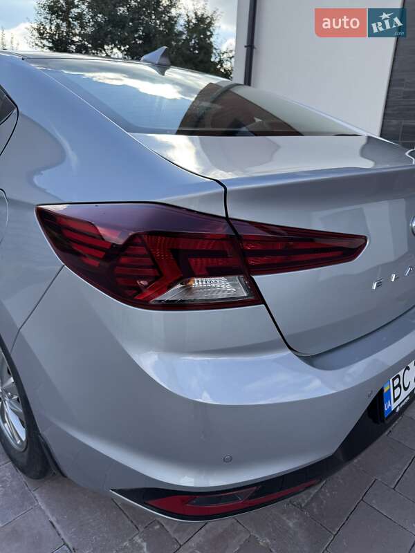 Седан Hyundai Elantra 2019 в Львові