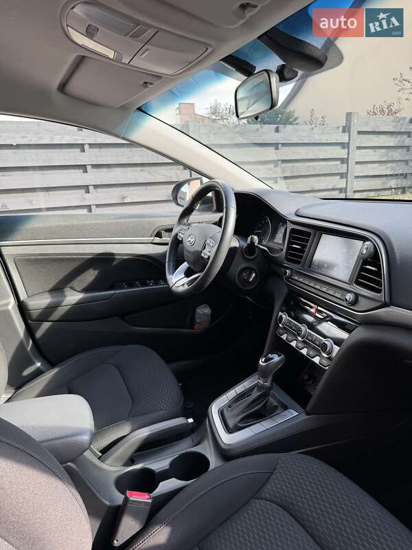 Седан Hyundai Elantra 2019 в Львові