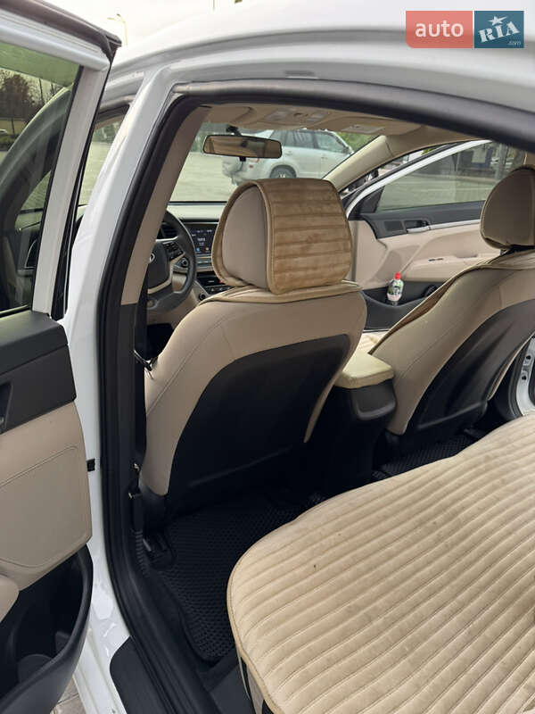 Седан Hyundai Elantra 2018 в Кременчуге