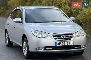 Седан Hyundai Elantra 2010 в  фото 3 Седан Hyundai Elantra 2010 в