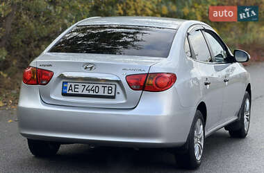 Седан Hyundai Elantra 2010 в  фото 6 Седан Hyundai Elantra 2010 в