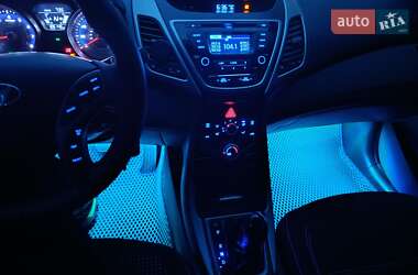 Седан Hyundai Elantra 2013 в 